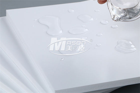 高密度ポリエチレンはポリ塩化ビニール板4x8堅く白いポリ塩化ビニールの泡シートを広げる