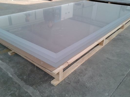 48' X 96' X 0.08 inに。明確なアクリルの板ガラスは白いプラスチックシートを曇らした